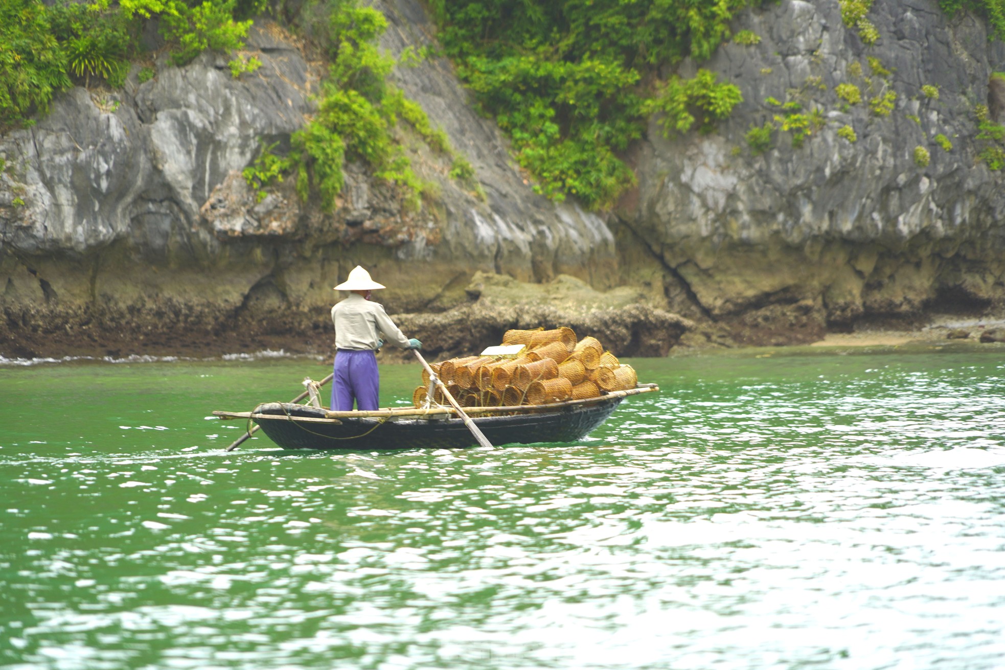 Làng chài cổ tích đẹp như tranh giữa vịnh Hạ Long ảnh 8