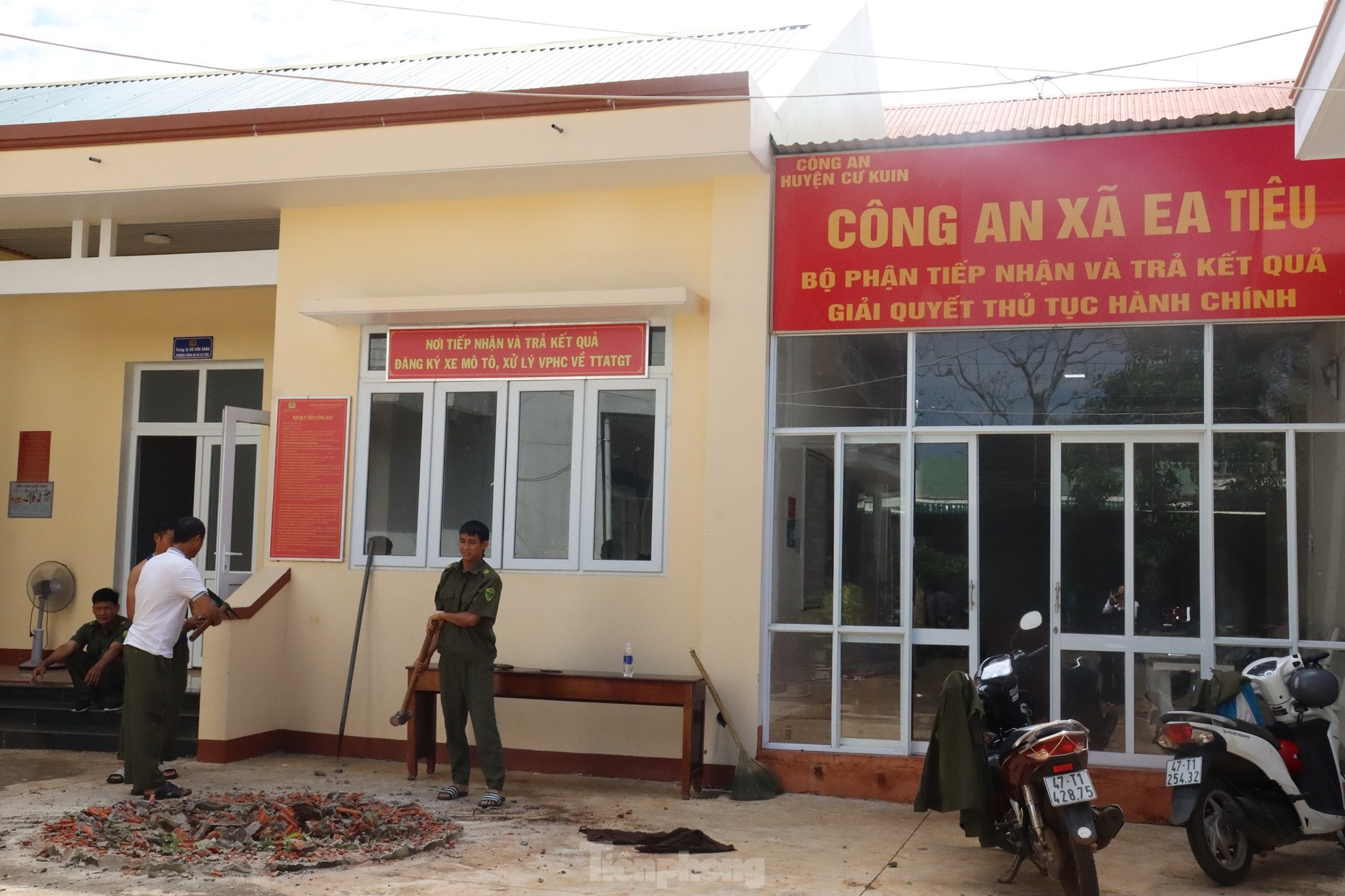 Hai trụ sở xã bị tấn công được sửa chữa, phục vụ dân trở lại ảnh 6