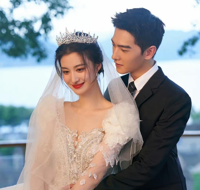 Chỉ 3 tháng hè, dàn diễn viên nữ 9X từ bị tẩy chay đến cấm sóng ảnh 3