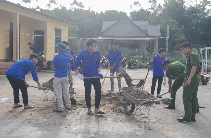 Sân chơi từ lốp xe tái chế ảnh 4