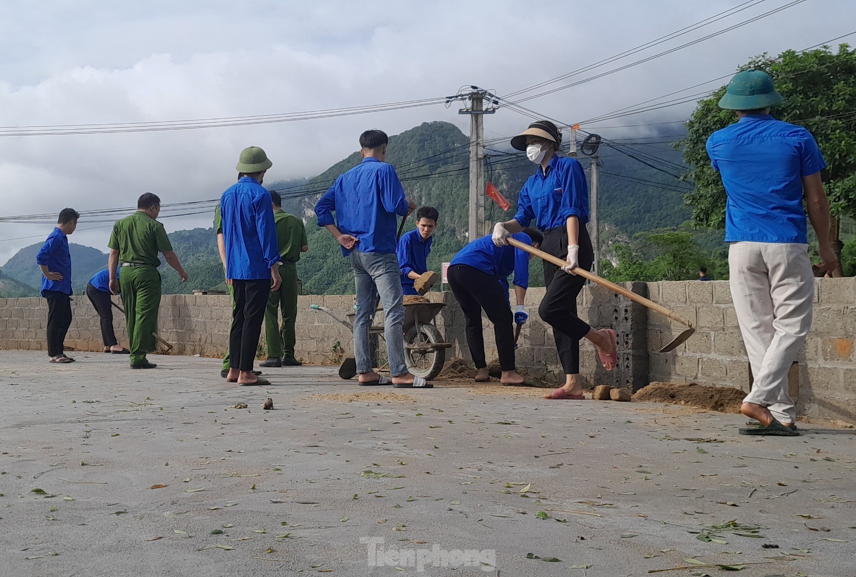 Sân chơi từ lốp xe tái chế ảnh 2