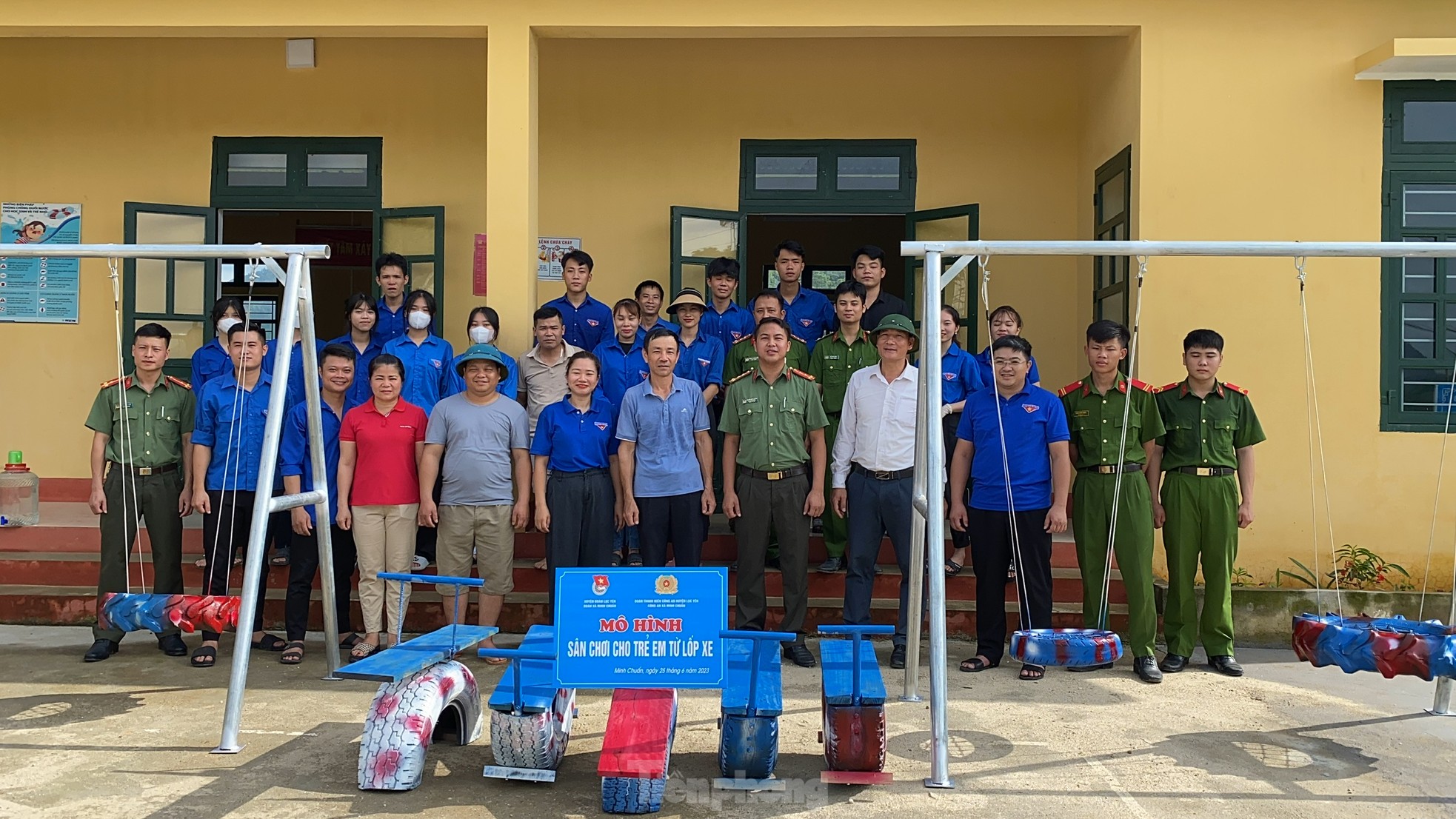 Sân chơi từ lốp xe tái chế ảnh 7