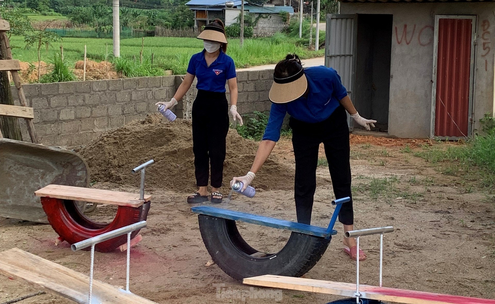 Sân chơi từ lốp xe tái chế ảnh 5