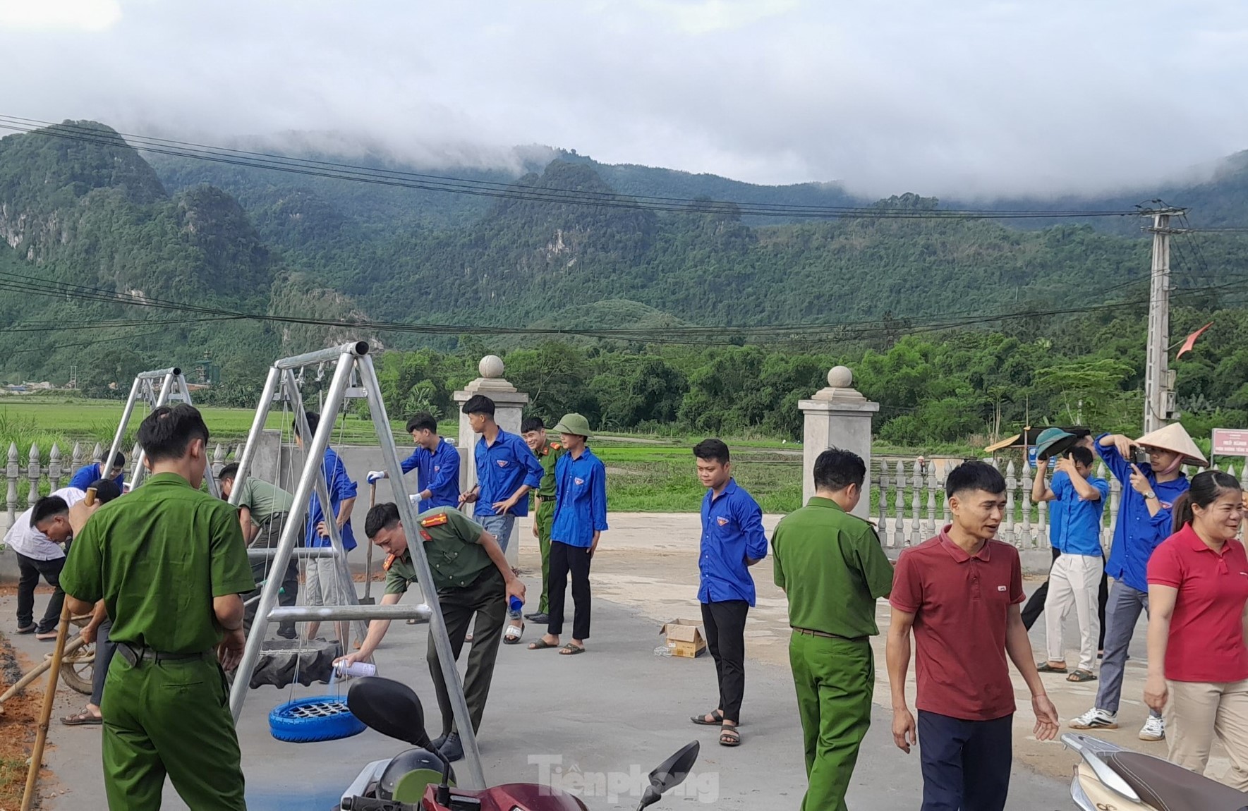 Sân chơi từ lốp xe tái chế ảnh 6