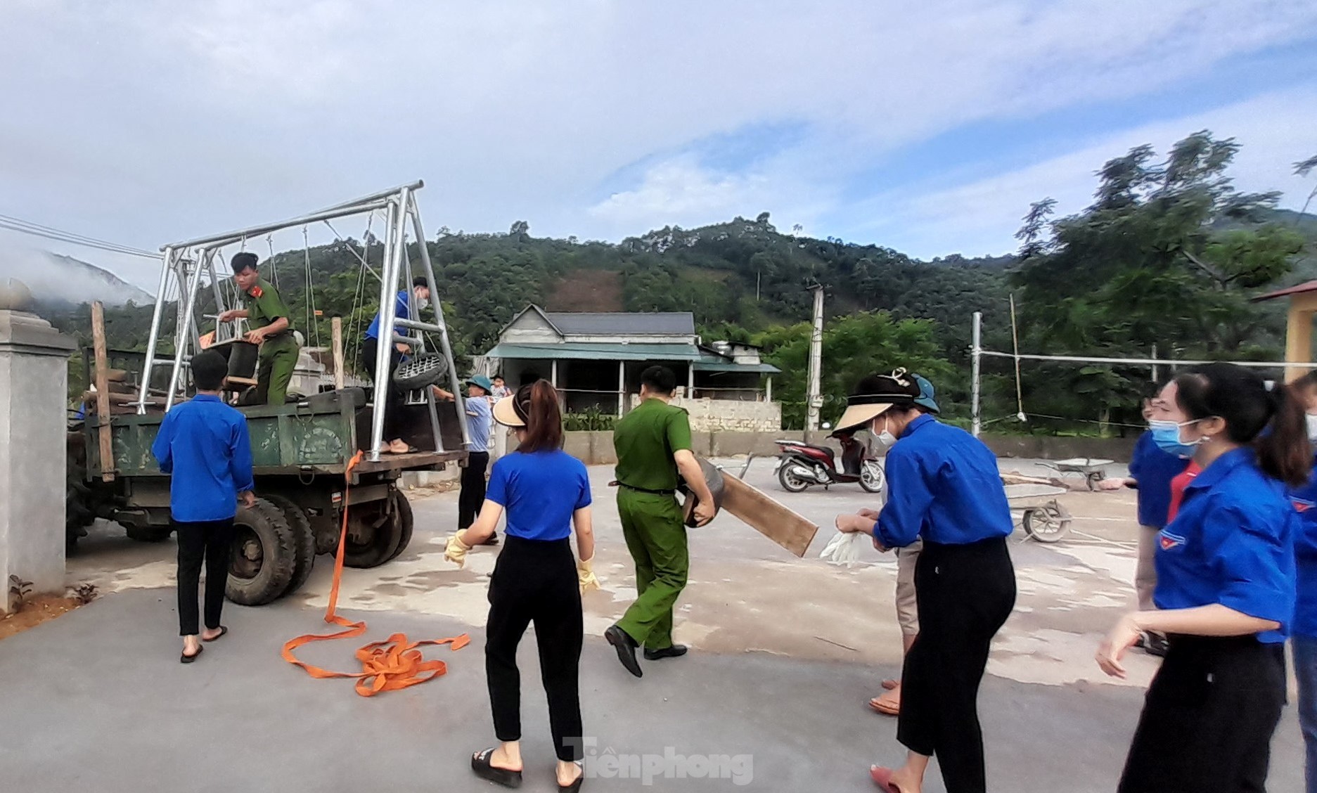 Sân chơi từ lốp xe tái chế ảnh 3