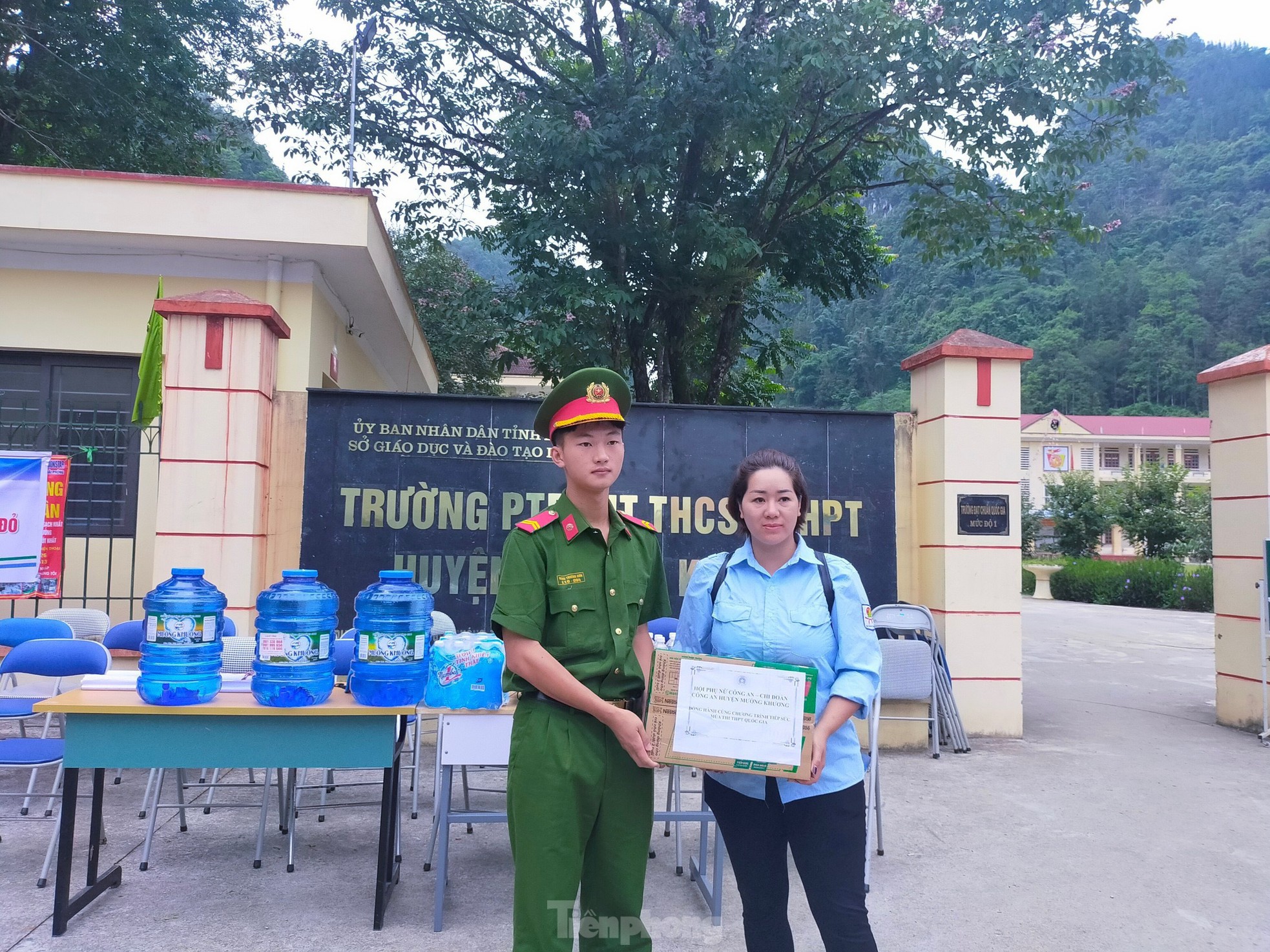 Đoàn thanh niên công an Lào Cai ra quân tiếp sức mùa thi ảnh 8