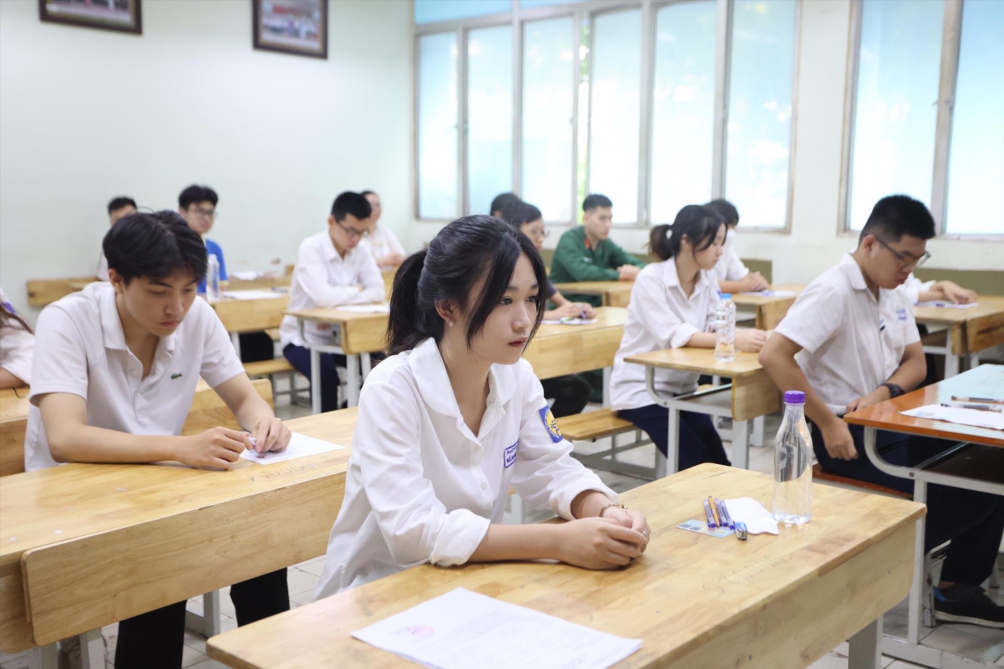 Công bố phổ điểm thi tốt nghiệp THPT: Dự báo điểm chuẩn không đột biến ảnh 1
