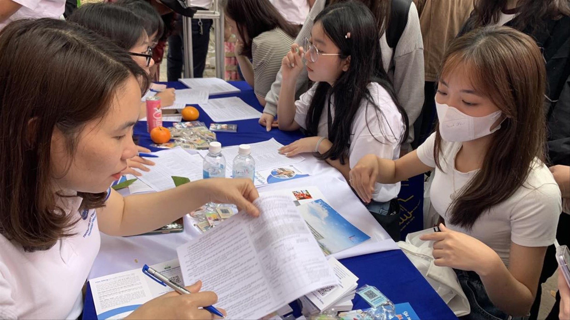 Điểm chuẩn cao ra trường có thu nhập tốt? ảnh 1
