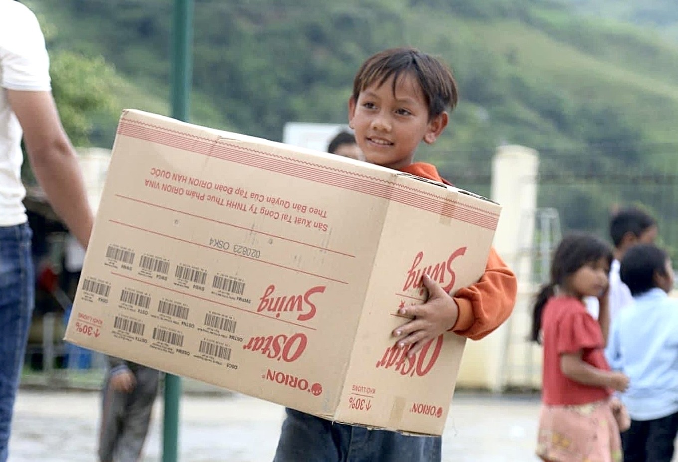 Tuổi trẻ Công an Kon Tum tiếp sức học sinh nghèo đến trường ảnh 8