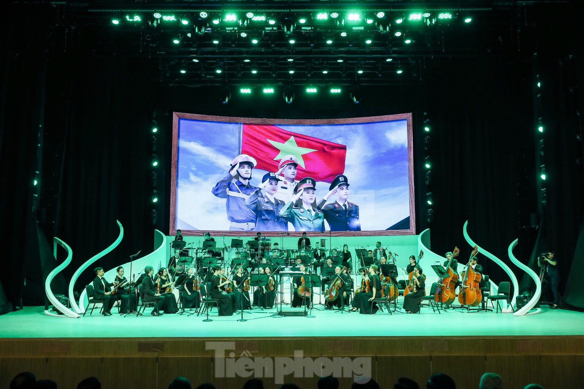 Thủ tướng dự khánh thành nhà hát Hồ Gươm có công nghệ hàng đầu thế giới ảnh 6