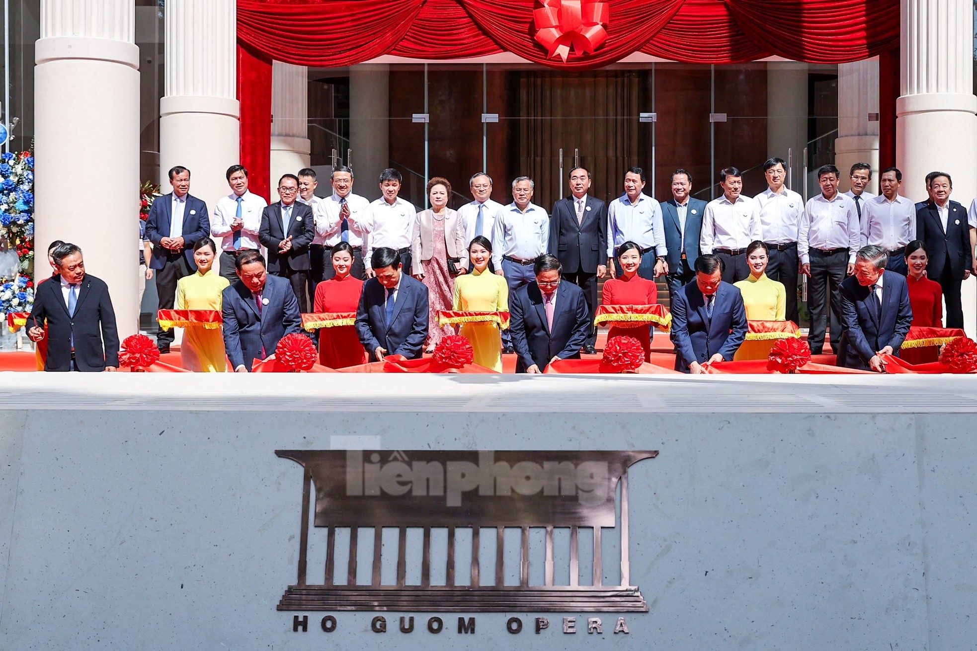 Thủ tướng dự khánh thành nhà hát Hồ Gươm có công nghệ hàng đầu thế giới ảnh 2