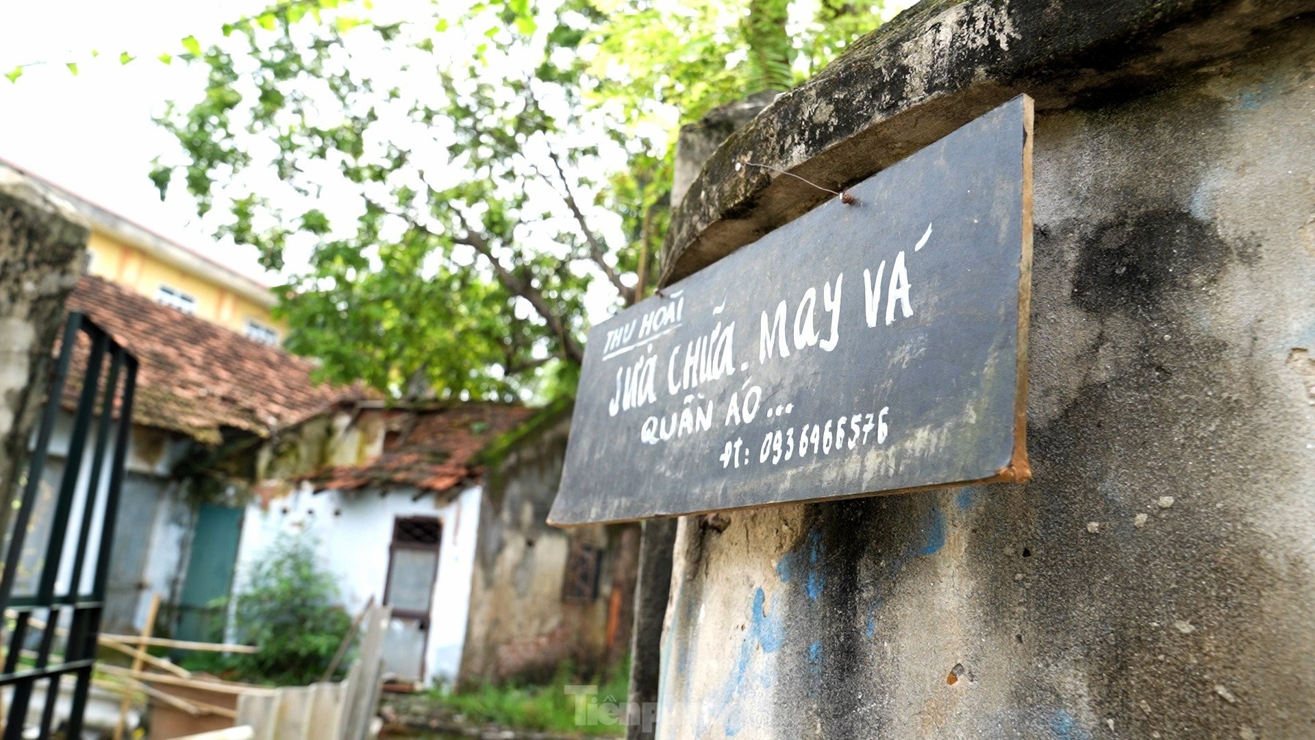 Diễn viên Trần Vân để mặt mộc quay 'Làng trong phố' ảnh 7