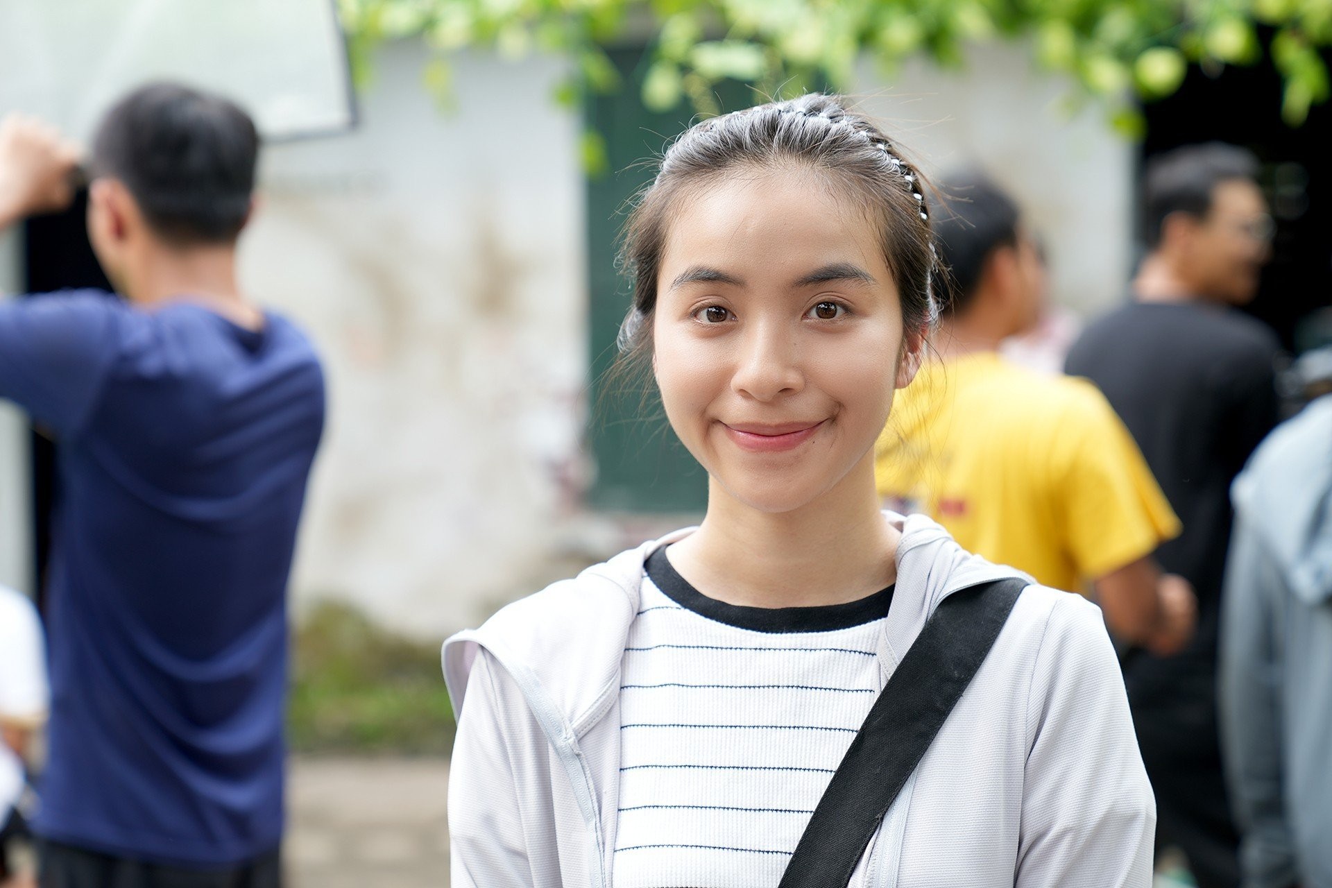 Diễn viên Trần Vân để mặt mộc quay 'Làng trong phố' ảnh 8