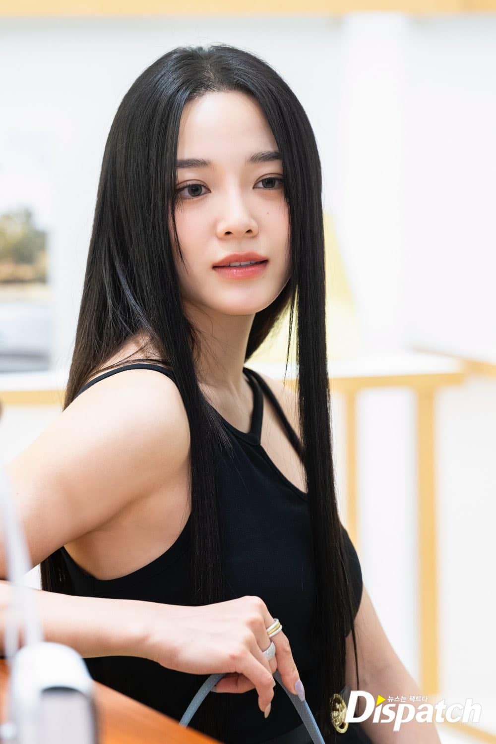 Bức hình gây sốt của sao nữ 'Hẹn hò chốn công sở' ảnh 9