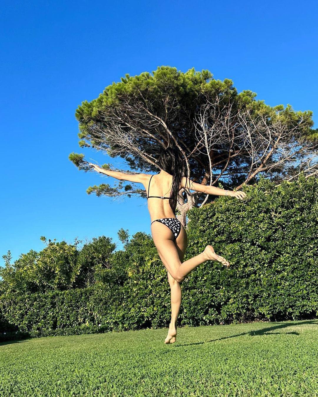Lisa (BlackPink) chăm diện bikini khi yêu con trai tỷ phú Pháp ảnh 18