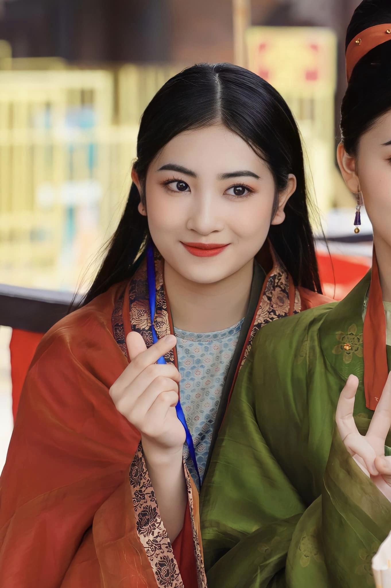 Diễn viên phim 'Làng trong phố' đang khiến khán giả tăng xông là ai? ảnh 16