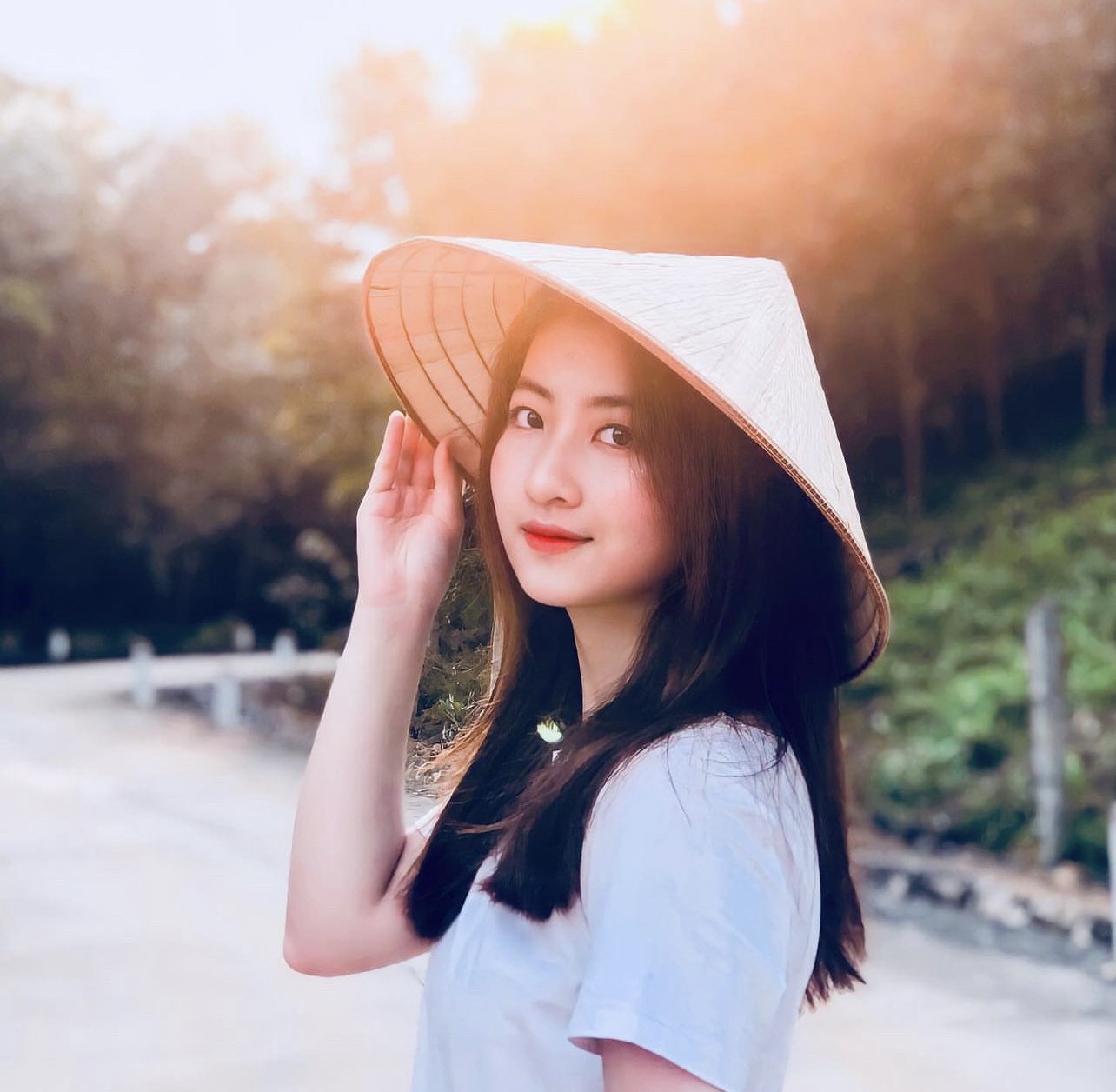 Diễn viên phim 'Làng trong phố' đang khiến khán giả tăng xông là ai? ảnh 17