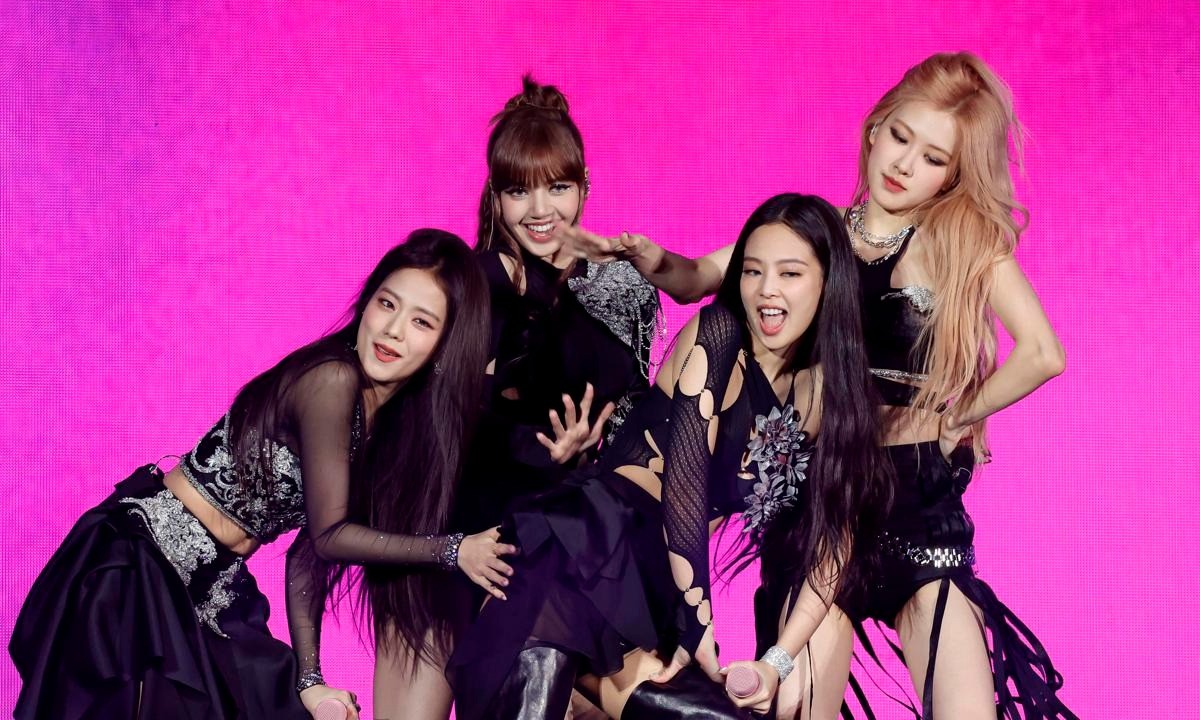Lisa (BlackPink) chăm diện bikini khi yêu con trai tỷ phú Pháp ảnh 1