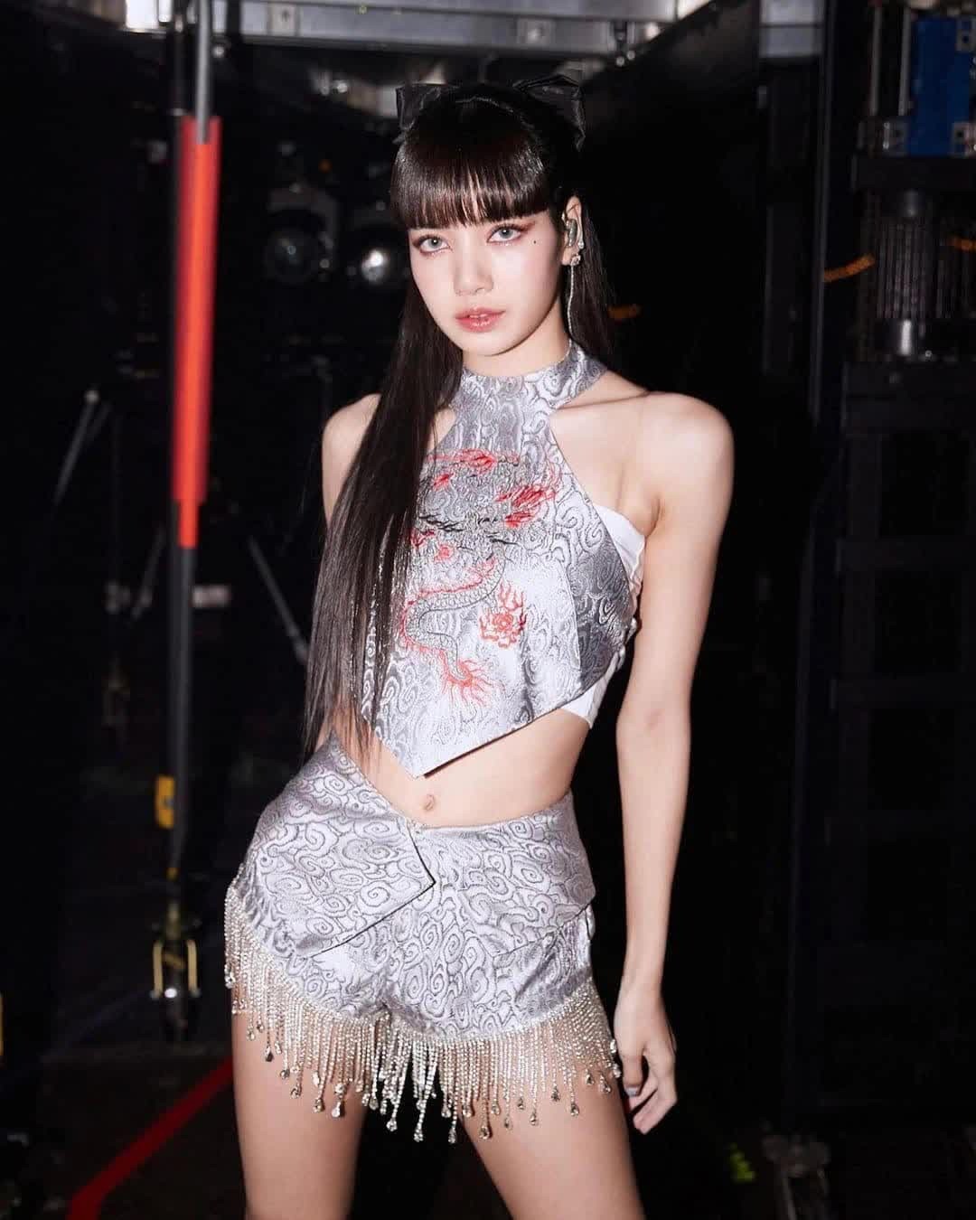 Lisa (BlackPink) chăm diện bikini khi yêu con trai tỷ phú Pháp ảnh 2