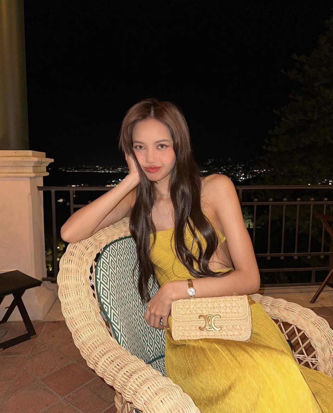 Lisa (BlackPink) chăm diện bikini khi yêu con trai tỷ phú Pháp ảnh 19
