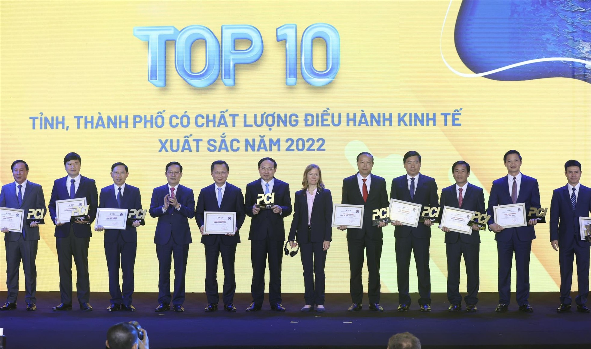 Giải mã sự tụt lùi của đầu tàu kinh tế ảnh 1