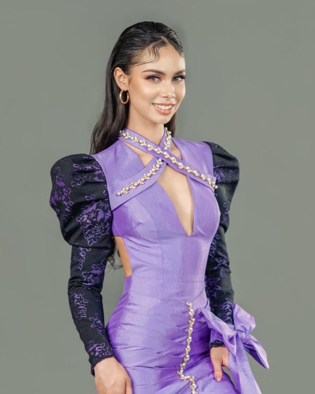 Vóc dáng đồng hồ cát của Hoa hậu Hoàn vũ Campuchia ảnh 11