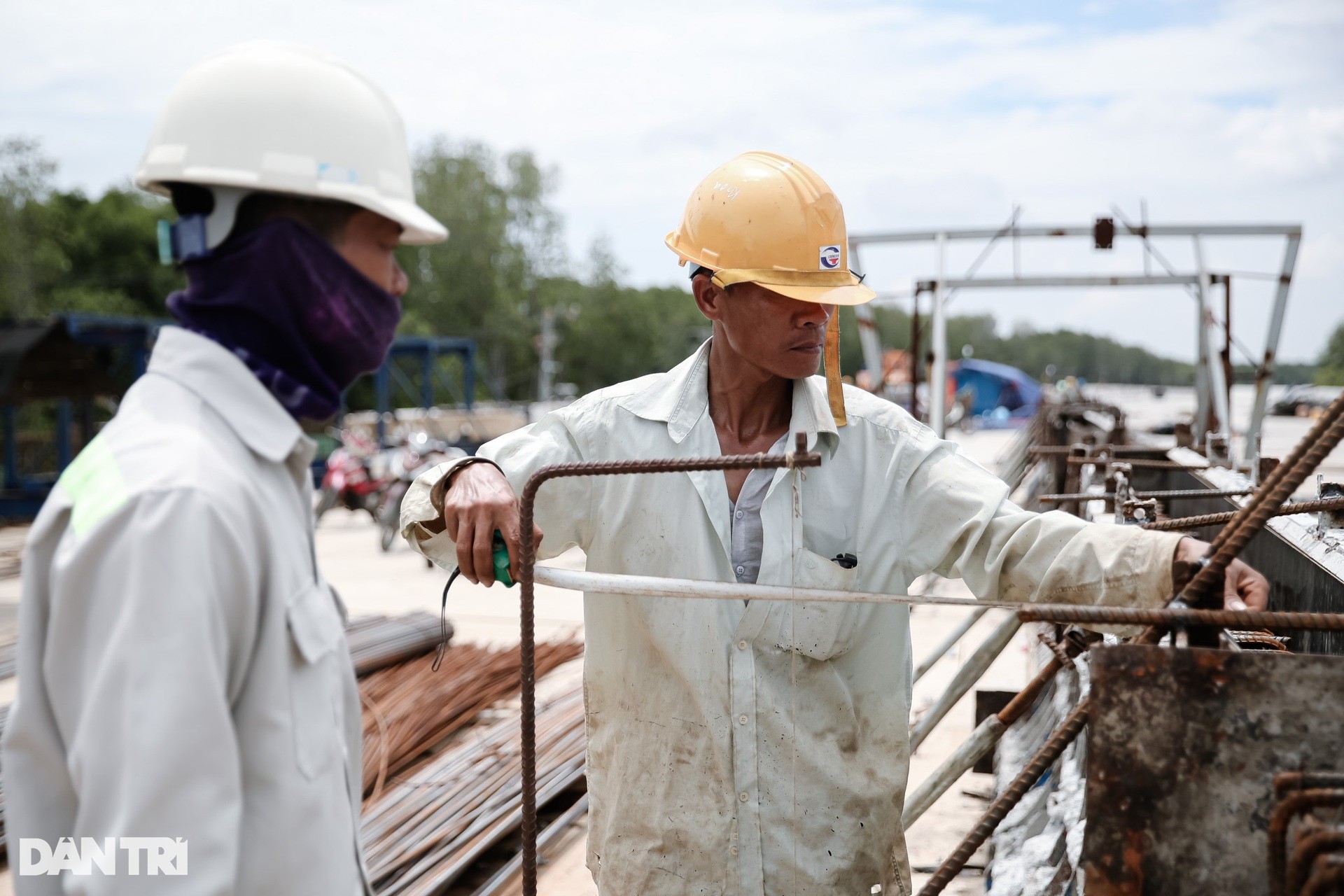 Hối hả trên công trường cao tốc Bến Lức - Long Thành ảnh 10