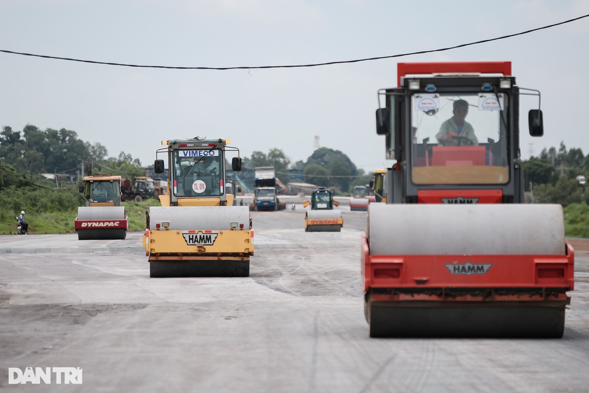 Hối hả trên công trường cao tốc Bến Lức - Long Thành ảnh 3