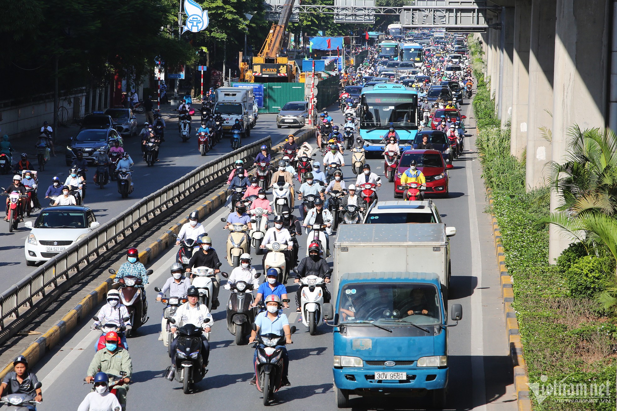 Rào chắn ở đường Nguyễn Trãi: Hàng nghìn xe đi ngược chiều, giao thông hỗn loạn ảnh 10