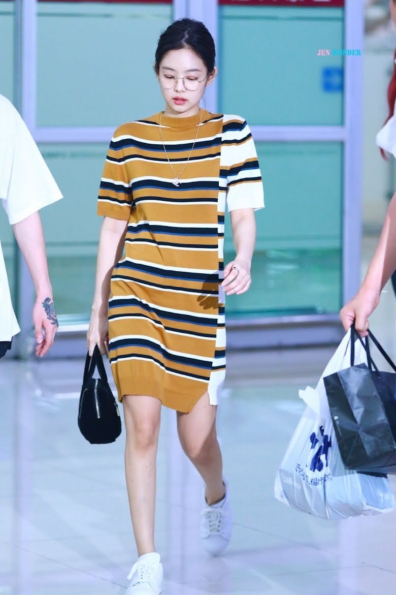 Jennie (BlackPink) mặc gì ra sân bay suốt 7 năm qua? ảnh 6