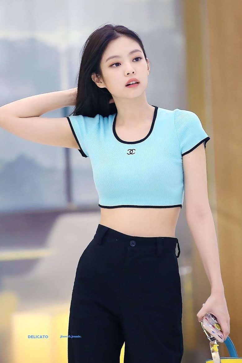 Jennie (BlackPink) mặc gì ra sân bay suốt 7 năm qua? ảnh 5