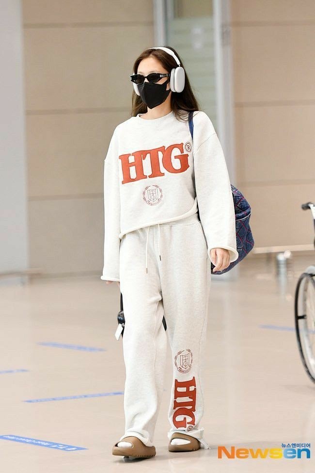 Jennie (BlackPink) mặc gì ra sân bay suốt 7 năm qua? ảnh 16