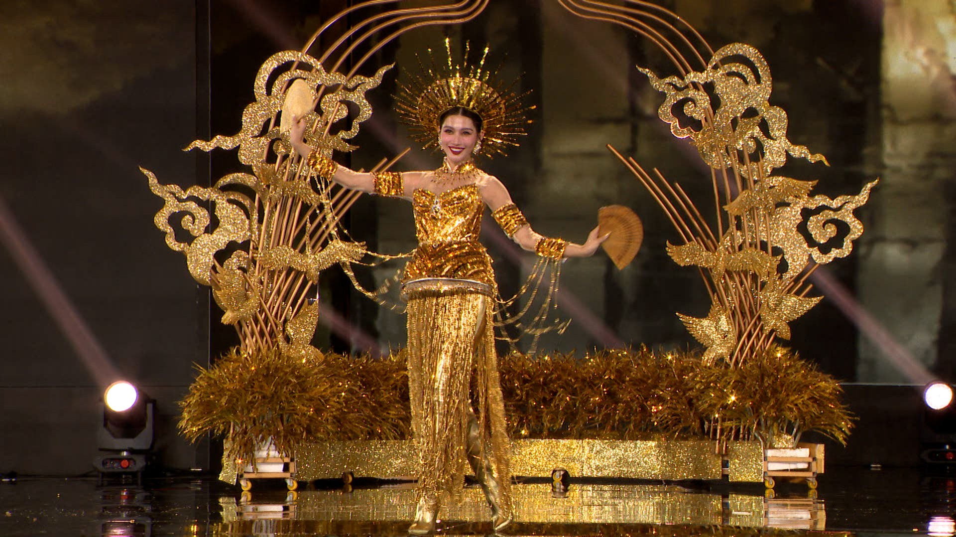 Nhà sử học Dương Trung Quốc: 'Ấn tượng khi thí sinh hoa hậu 19, 20 tuổi diễn National Costume' ảnh 10