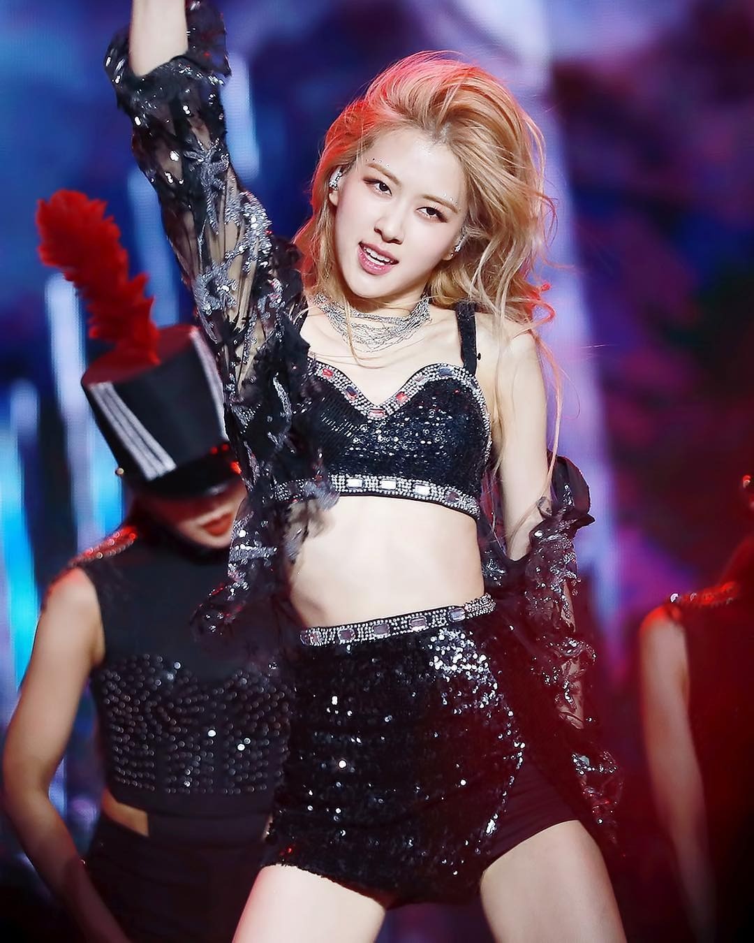 Trang phục biểu diễn siêu ngắn của BlackPink ảnh 11