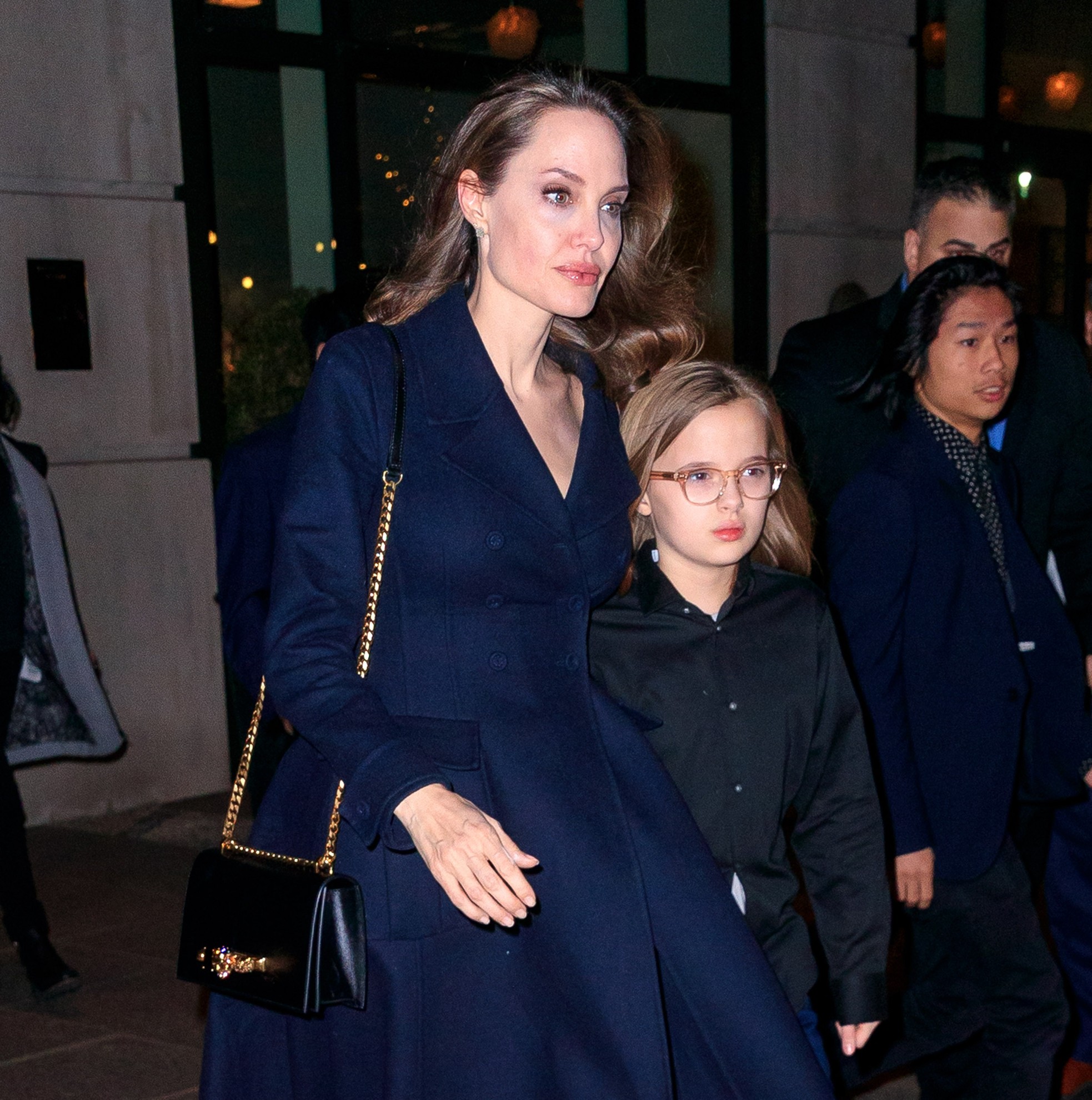 Chân dung con gái 15 tuổi được Angelina Jolie thuê làm trợ lý ảnh 12