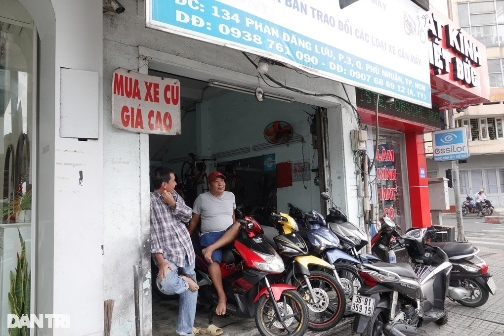 Chủ tiệm xe máy cũ gồng lỗ trăm triệu hậu biển số định danh ảnh 1