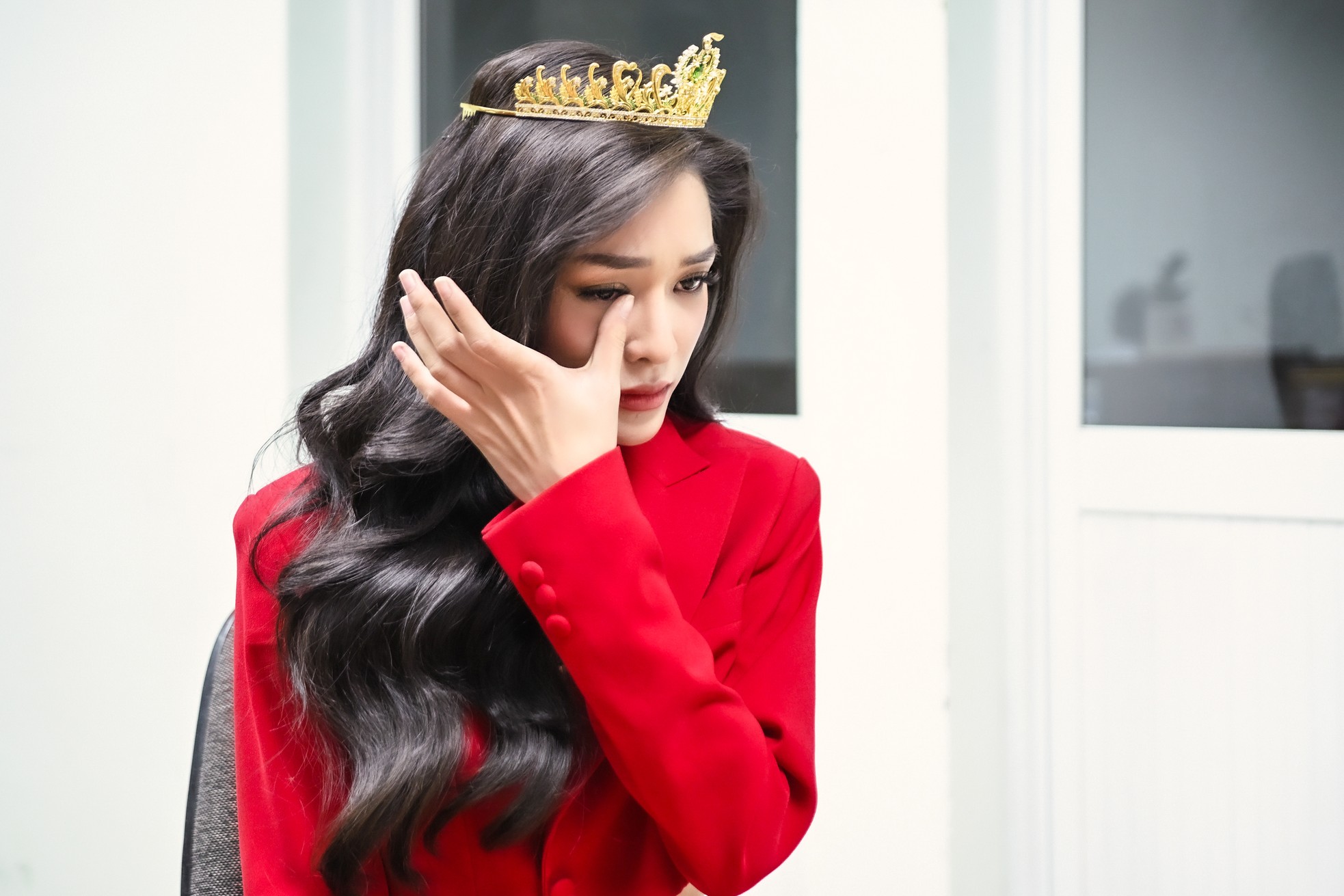 Á hậu Bùi Khánh Linh cảm ơn cha mẹ vì cho mình vóc dáng đẹp, chiều cao 1,77 m ảnh 17