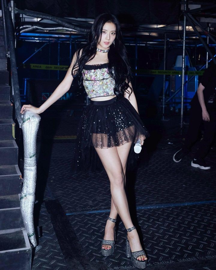 Jisoo trùm kín mặt sau tin rời BlackPink ảnh 7