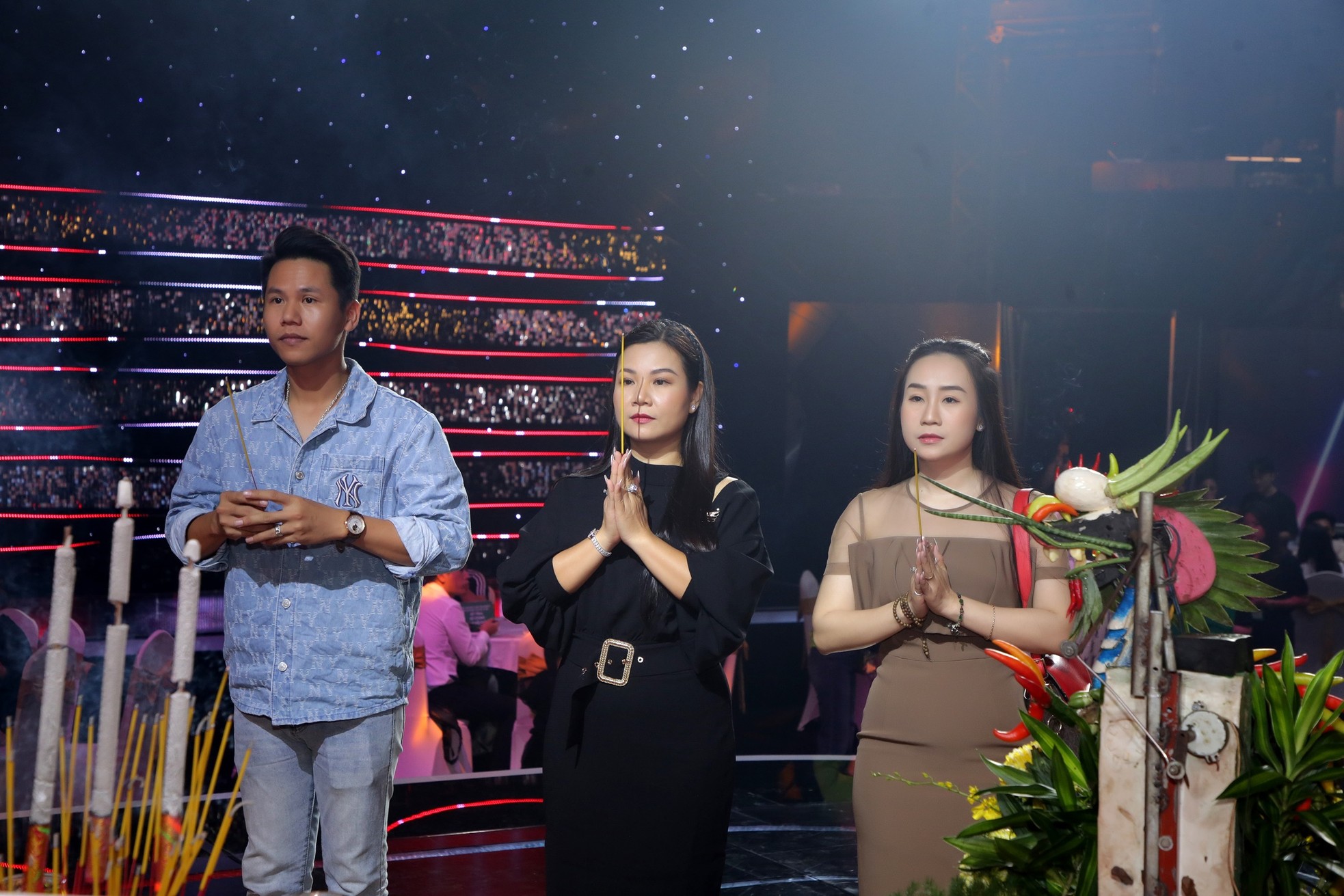 Hoài Linh và gần 200 nghệ sĩ cúng giỗ Tổ ngành sân khấu ảnh 9