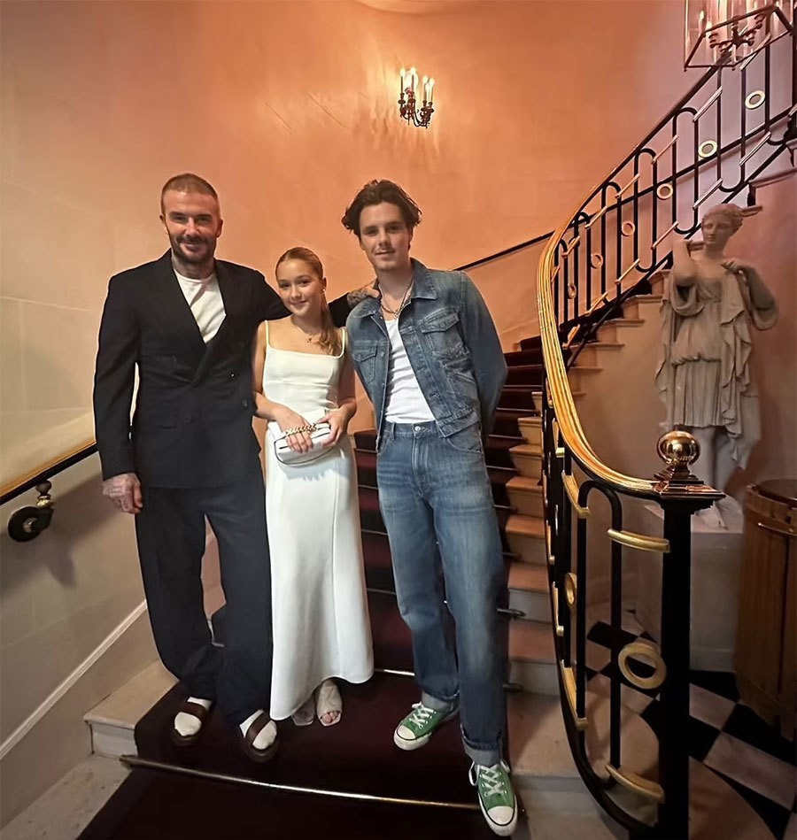 Beckham nắm chặt tay con gái 12 tuổi đi xem show ảnh 3