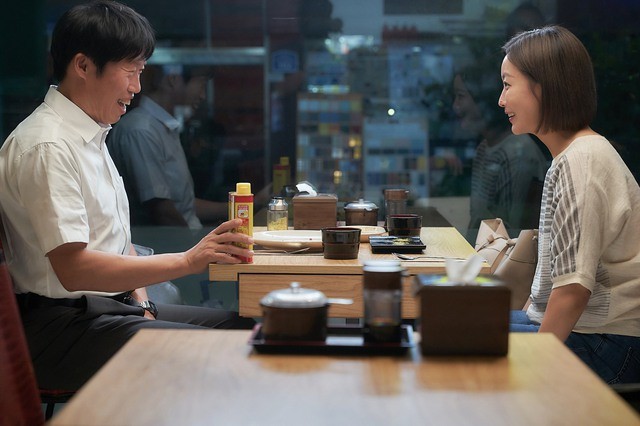 Sự trở lại bất ngờ của quốc bảo nhan sắc Kim Hee Sun ảnh 1