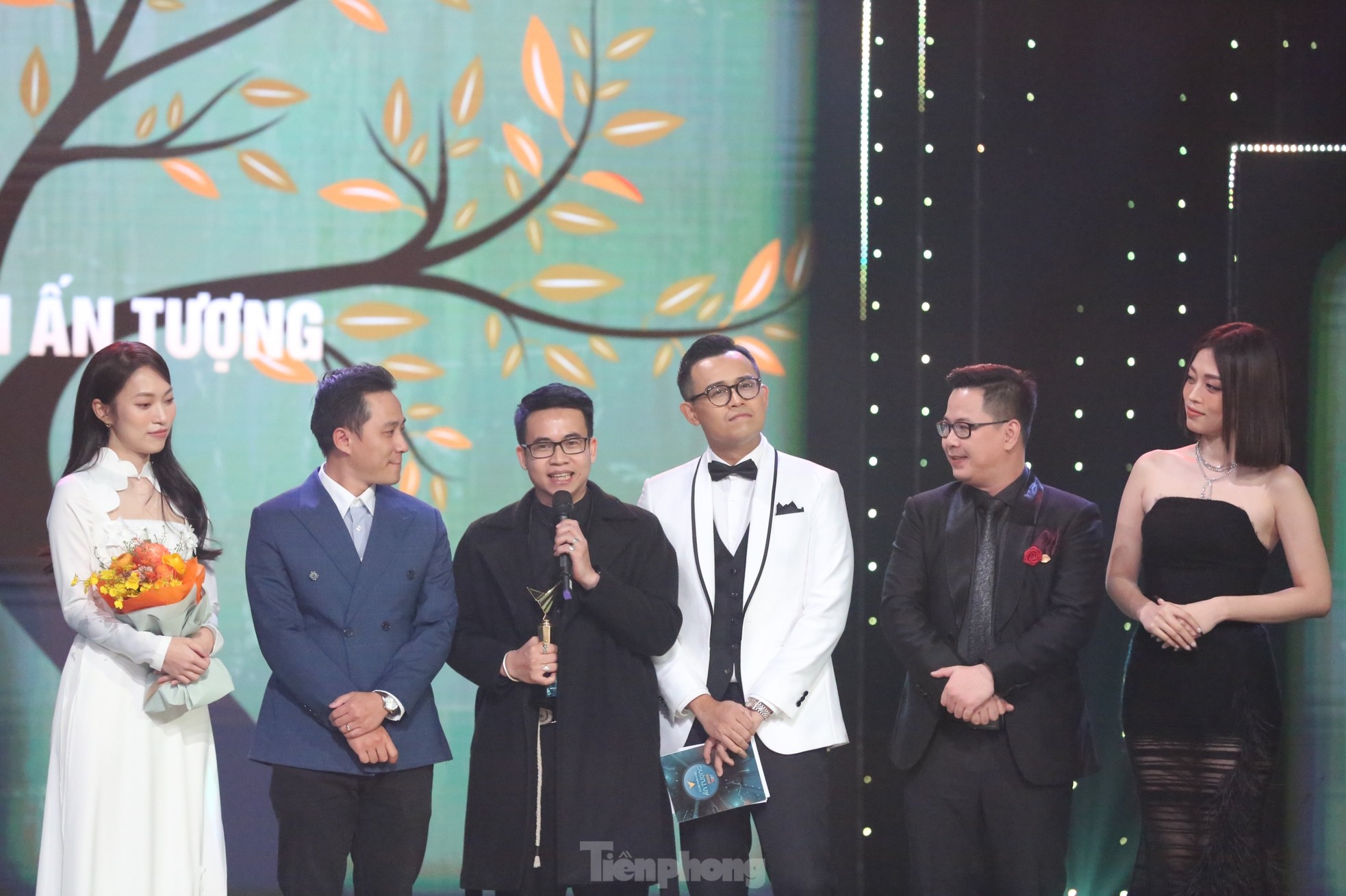 Huyền Lizzie rơi nước mắt khi thắng giải ở VTV Awards ảnh 8