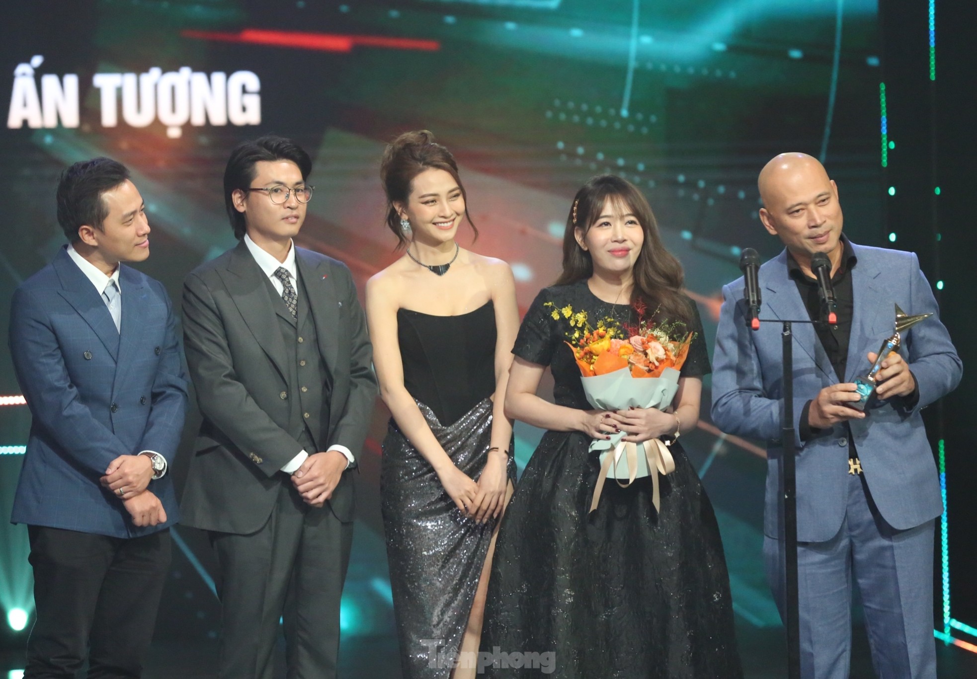 Huyền Lizzie rơi nước mắt khi thắng giải ở VTV Awards ảnh 4