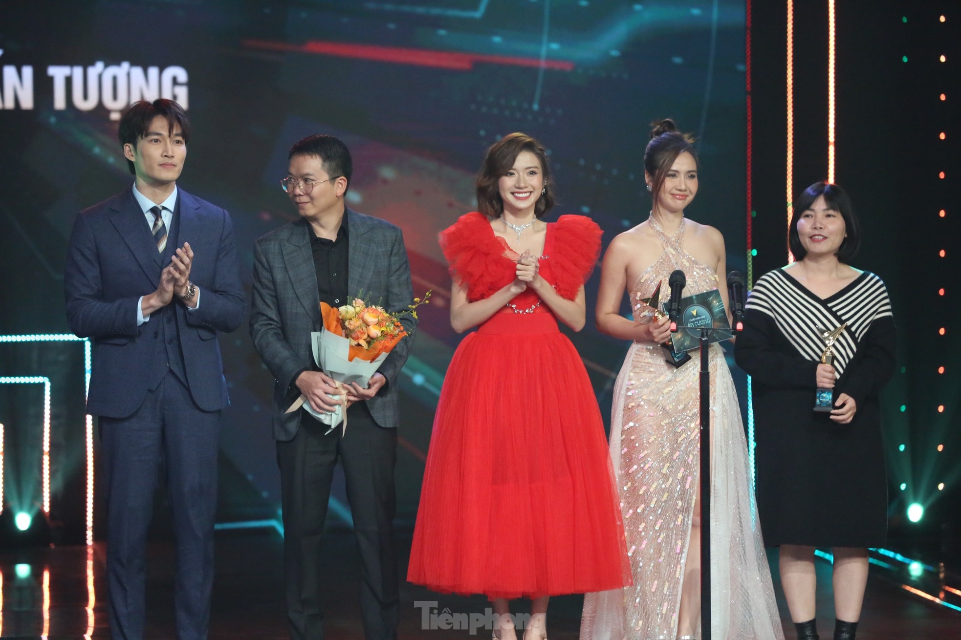 Huyền Lizzie rơi nước mắt khi thắng giải ở VTV Awards ảnh 3