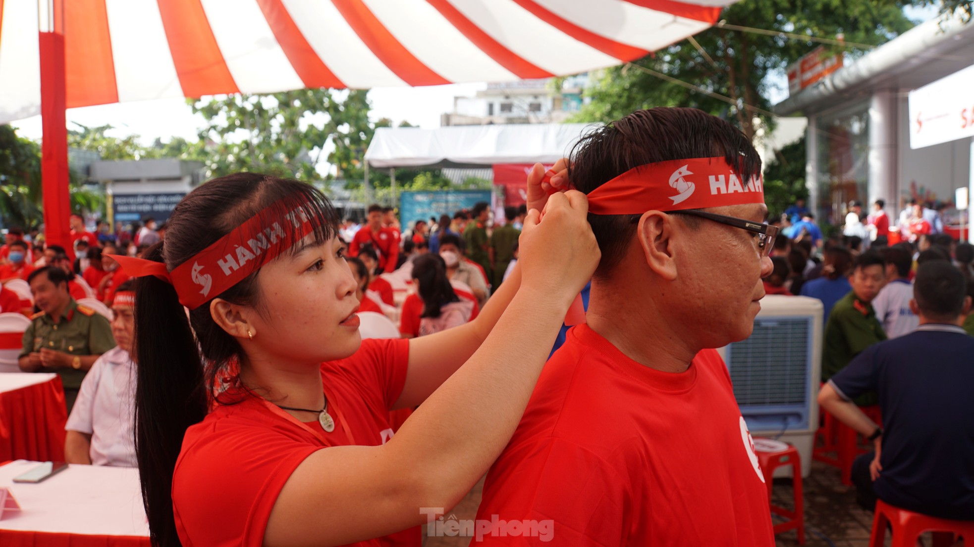 Rộn ràng hiến máu tình nguyện 'Sắc đỏ Tây Đô' ảnh 4