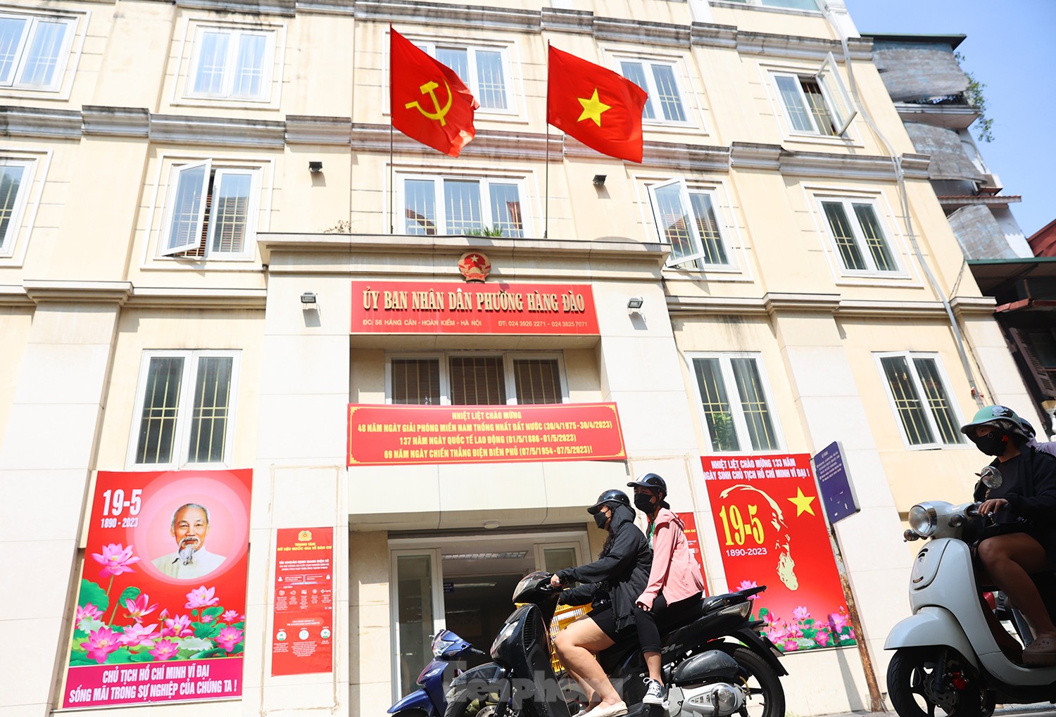 Hà Nội rực rỡ cờ hoa kỷ niệm 133 năm Ngày sinh Chủ tịch Hồ Chí Minh ảnh 7