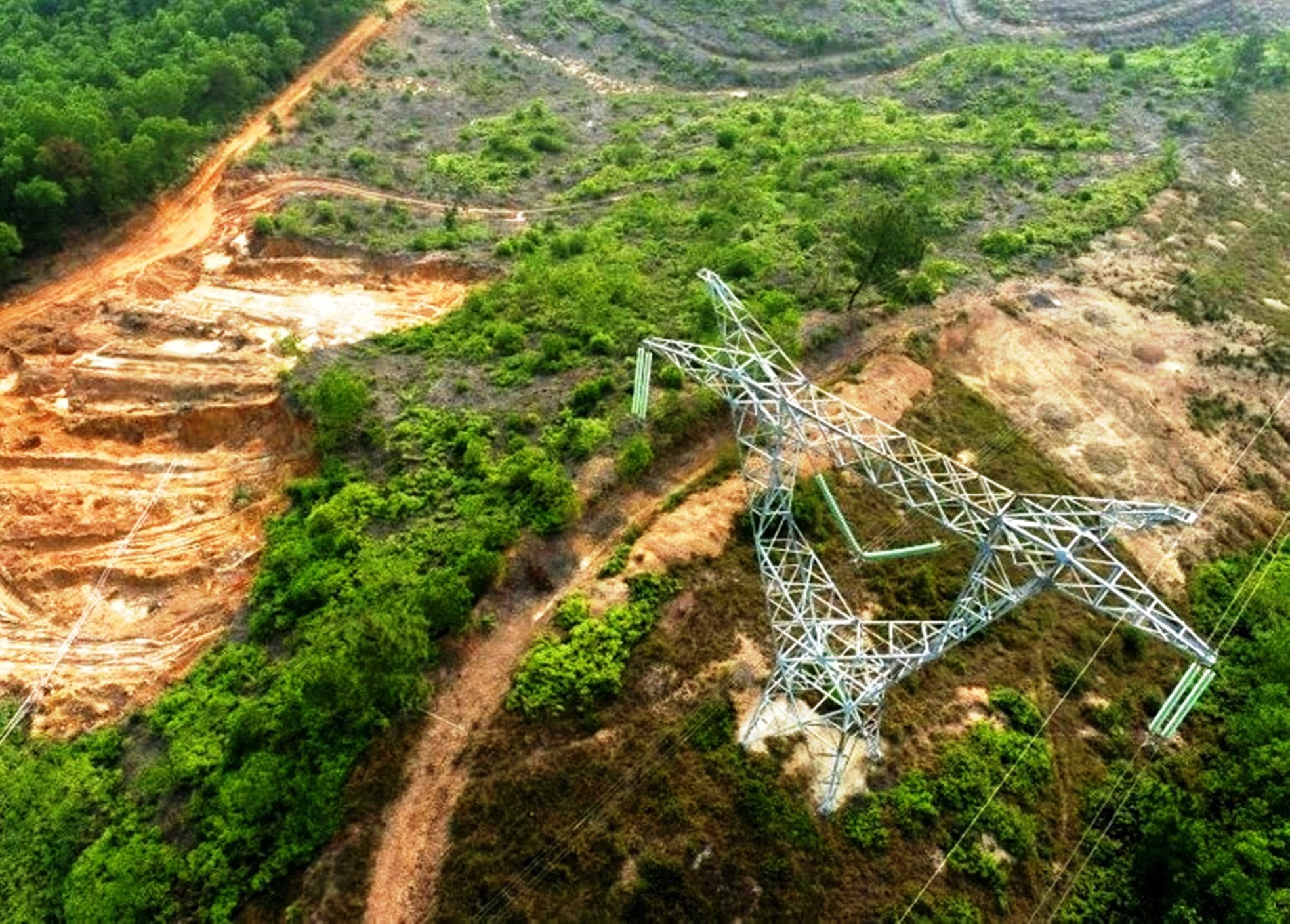 Cận cảnh ‘đại công trường’ đất lậu phá nát núi đồi tại TT-Huế ảnh 7