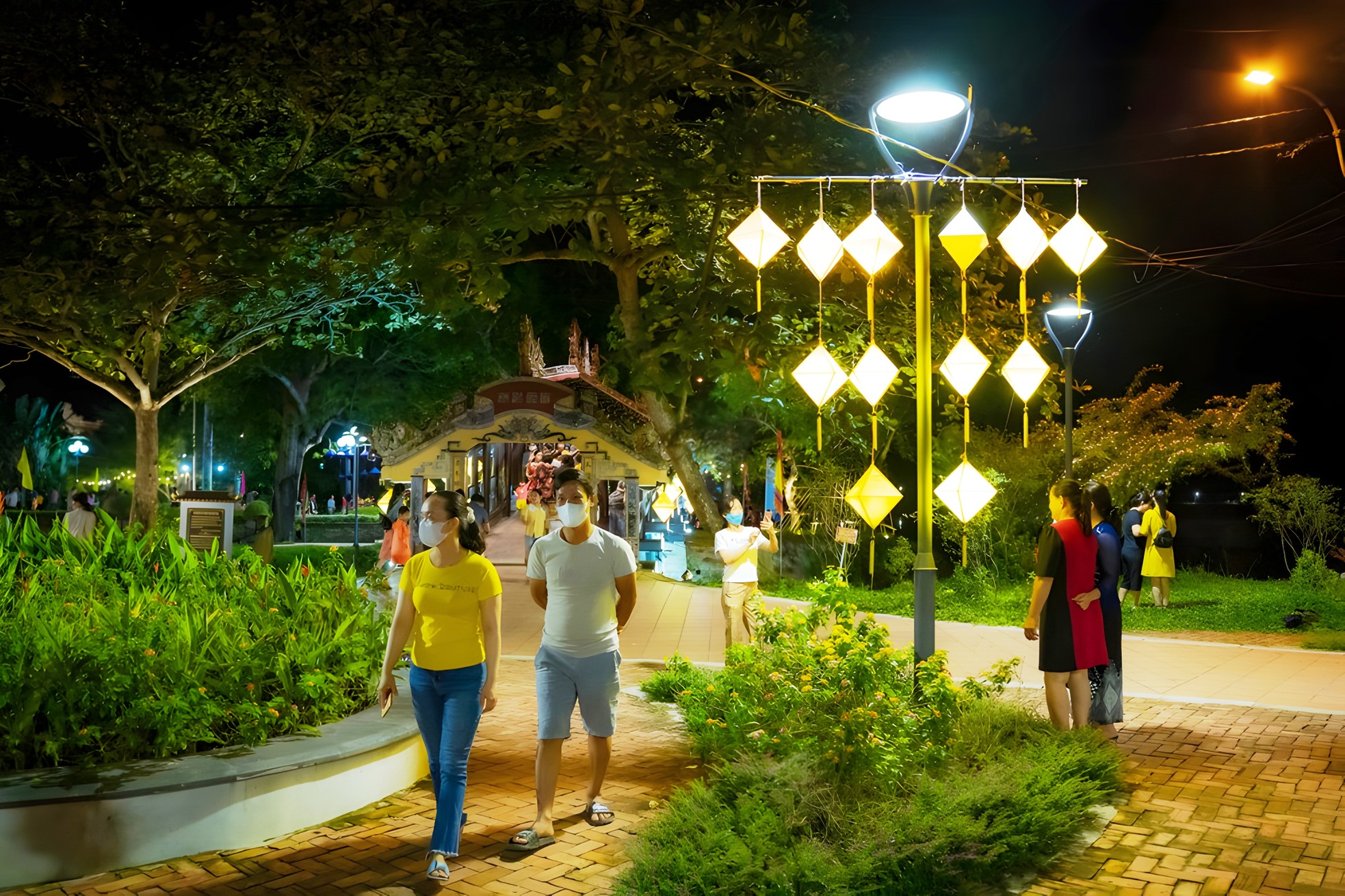 Tưng bừng giải đua ghe bên di tích ‘thượng gia hạ kiều’ hơn 245 năm tuổi ảnh 8