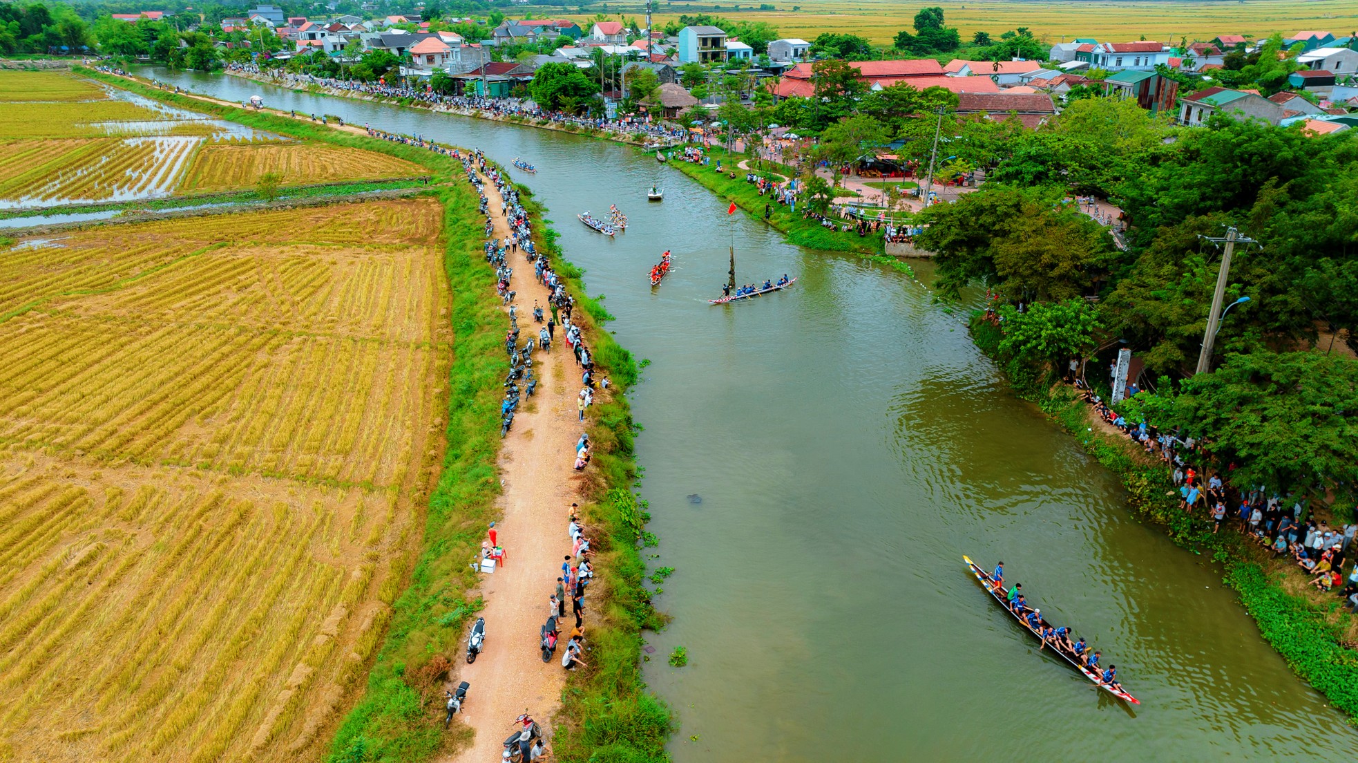 Tưng bừng giải đua ghe bên di tích ‘thượng gia hạ kiều’ hơn 245 năm tuổi ảnh 10