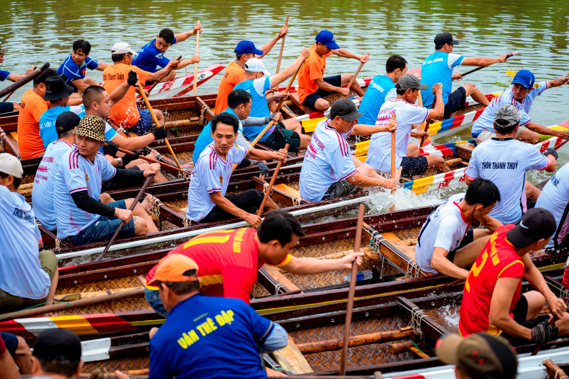 Tưng bừng giải đua ghe bên di tích ‘thượng gia hạ kiều’ hơn 245 năm tuổi ảnh 11
